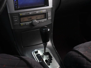 Седан Toyota Avensis 2004 года, 660000 рублей, Омск