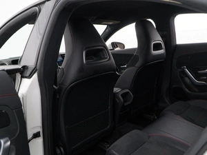 Седан Mercedes-benz CLA-класс 2019 года, 2889050 рублей, Москва