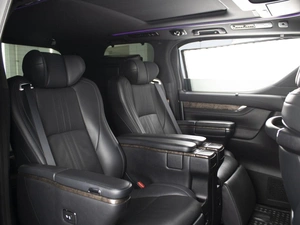 Минивэн Toyota Alphard 2019 года, 6557888 рублей, Омск