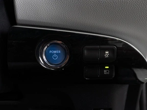 Лифтбек Toyota Prius 2016 года, 1735000 рублей, Тюмень