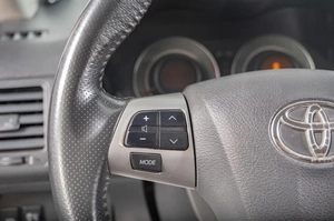Седан Toyota Corolla 2011 года, 1219000 рублей, Томск