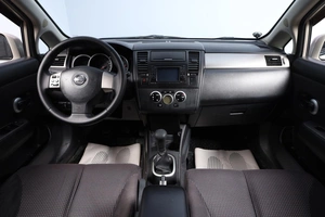 Хетчбэк Nissan Tiida 2011 года, 639000 рублей, Новосибирск