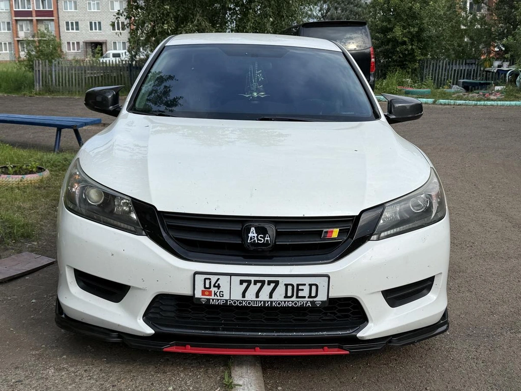 Седан Honda Accord 2013 года, 1250000 рублей, Красноярск
