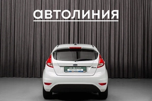 Хетчбэк Ford Fiesta 2018 года, 890000 рублей, Красноярск