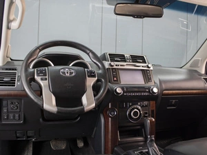 Внедорожник Toyota Land Cruiser Prado 2014 года, 2940000 рублей, Омск