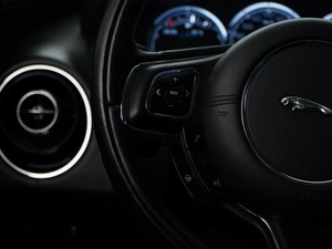 Седан Jaguar XJ 2013 года, 1799077 рублей, Москва