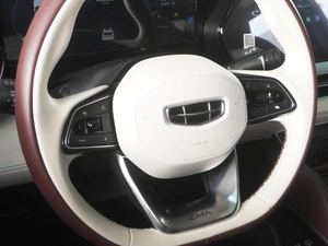 Внедорожник Geely Monjaro 2023 года, 3050000 рублей, Красный Пахарь