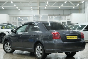 Седан Toyota Avensis 2005 года, 869000 рублей, Омск