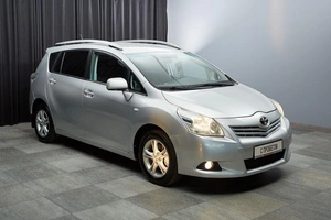 Минивэн Toyota Verso 2010 года, 999000 рублей, Красноярск
