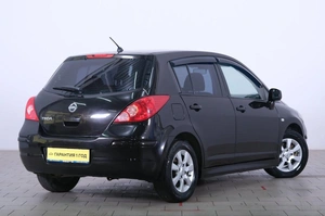 Хетчбэк Nissan Tiida 2010 года, 679000 рублей, Омск