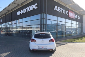 Хэтчбек Opel Astra 2013 года, 920000 рублей, Мирное