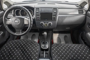 Хетчбэк Nissan Tiida 2012 года, 939000 рублей, Барнаул