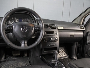 Хетчбэк Mercedes-benz A-класс 2012 года, 920000 рублей, Омск