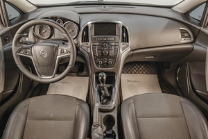 Хетчбэк Opel Astra 2012 года, 749000 рублей, Челябинск