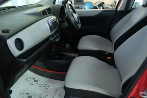 Хетчбэк Toyota Vitz 2011 года, 769000 рублей, Омск
