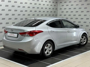 Седан Hyundai Avante 2012 года, 850000 рублей, Красноярск