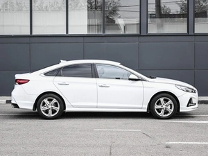 Седан Hyundai Sonata 2018 года, 1999000 рублей, Кирилловка