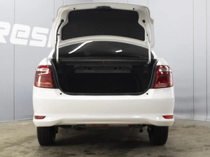 Седан Toyota Corolla Axio 2018 года, 1540000 рублей, Омск