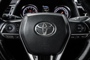 Седан Toyota Camry 2018 года, 2730000 рублей, Ульяновск