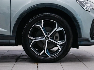 Внедорожник Audi Q3 2021 года, 4145000 рублей, Красноярск