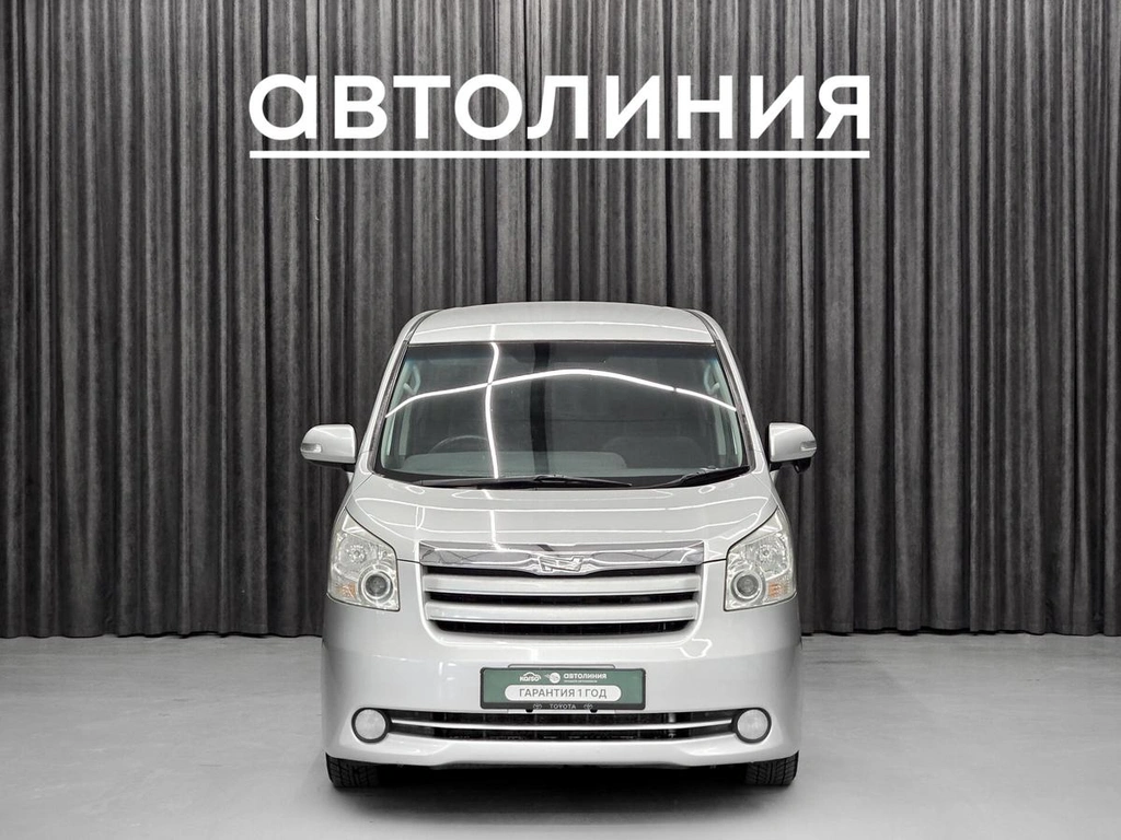 Минивэн Toyota Noah 2008 года, 1250000 рублей, Красноярск