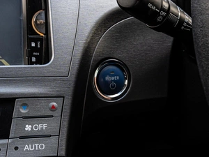 Лифтбек Toyota Prius 2012 года, 1220000 рублей, Краснодар