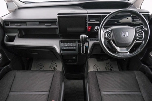 Минивэн Honda Stepwgn Spada 2018 года, 2239000 рублей, Красноярск