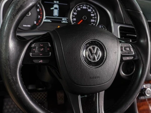 Внедорожник Volkswagen Touareg 2012 года, 1799000 рублей, Воронеж