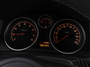 Седан Opel Astra 2011 года, 699000 рублей, Тюмень