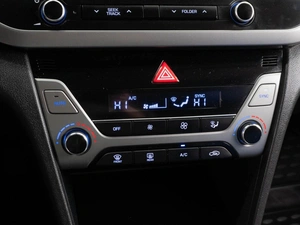 Седан Hyundai Elantra 2017 года, 1379000 рублей, Тюмень