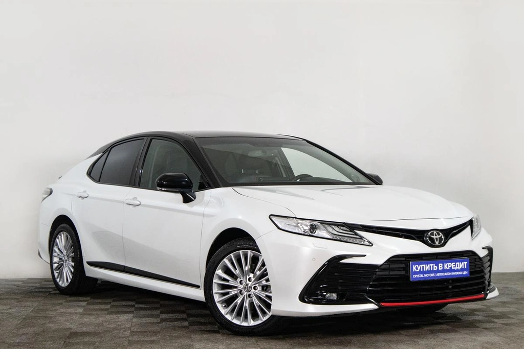 Седан Toyota Camry 2021 года, 3499000 рублей, Сургут
