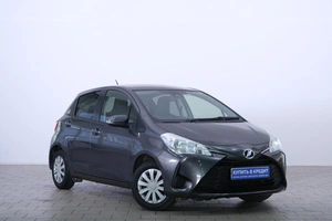 Хетчбэк Toyota Vitz 2019 года, 1059000 рублей, Омск