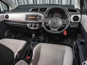 Хетчбэк Toyota Vitz 2011 года, 767000 рублей, Тюмень