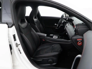 Седан Mercedes-benz CLA-класс 2019 года, 2889050 рублей, Москва