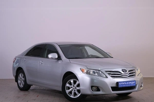 Седан Toyota Camry 2010 года, 1499000 рублей, Омск
