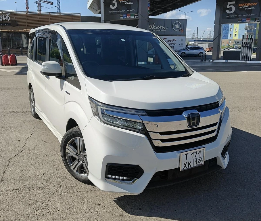 Минивэн Honda Stepwgn Spada 2019 года, 2800000 рублей, Красноярск