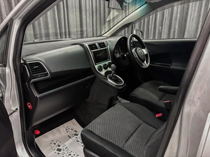 Хетчбэк Toyota Ractis 2013 года, 850000 рублей, Красноярск