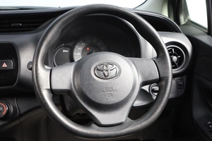 Хетчбэк Toyota Vitz 2019 года, 1129000 рублей, Новосибирск