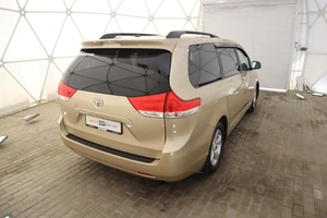 Минивэн Toyota Sienna 2011 года, 2000000 рублей, Обнинск