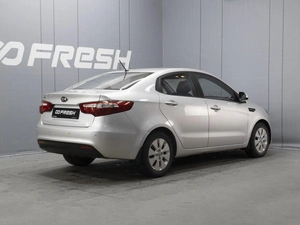 Седан Kia Rio 2013 года, 1155000 рублей, Омск