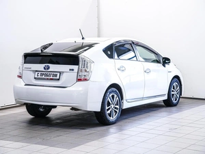 Лифтбек Toyota Prius 2011 года, 939000 рублей, Красноярск