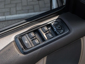 Внедорожник Land Rover Discovery 2012 года, 2540000 рублей, Краснодар