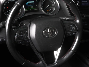 Седан Toyota Camry 2021 года, 2999000 рублей, Красный Пахарь