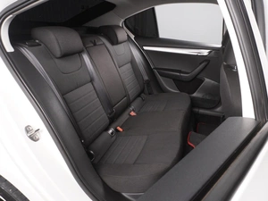Лифтбек Skoda Octavia 2015 года, 1599000 рублей, Красный Пахарь