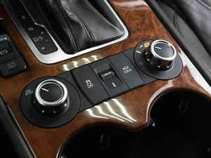 Внедорожник Volkswagen Touareg 2012 года, 2099000 рублей, Тюмень