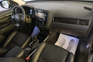 Внедорожник Mitsubishi Outlander 2017 года, 1999000 рублей, Омск