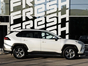 Внедорожник Toyota RAV4 2019 года, 2949000 рублей, Волгоград