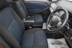 Минивэн Toyota Isis 2013 года, 1279000 рублей, Барнаул