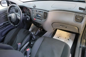 Седан Kia Rio 2011 года, 829000 рублей, Омск