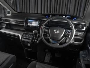 Минивэн Honda Stepwgn 2015 года, 1878000 рублей, Тюмень